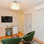 Vakare Villa *